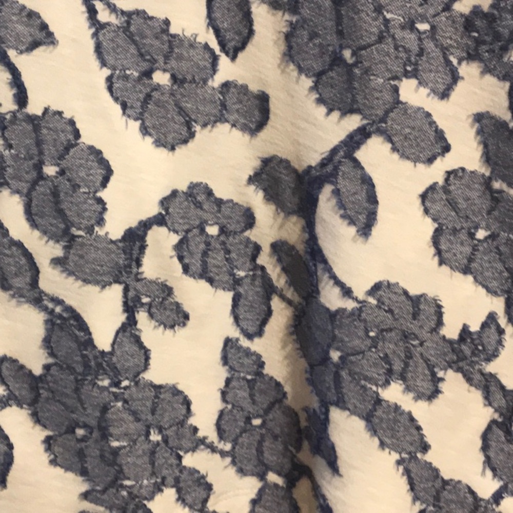 New LOFT Women's Blue Floral Top - Picture 2 of 7